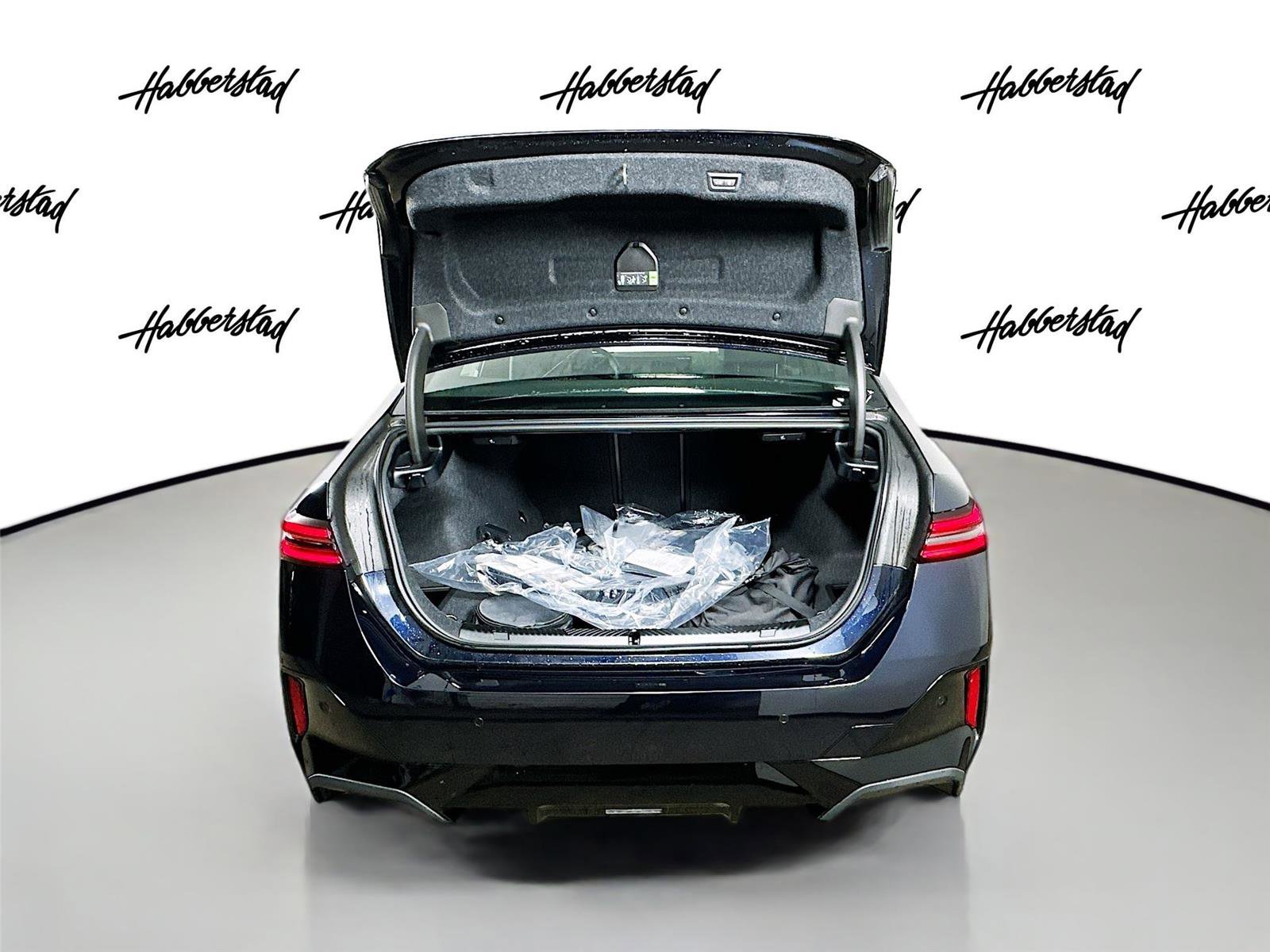 New 2026 BMW 550e xDrive image 28