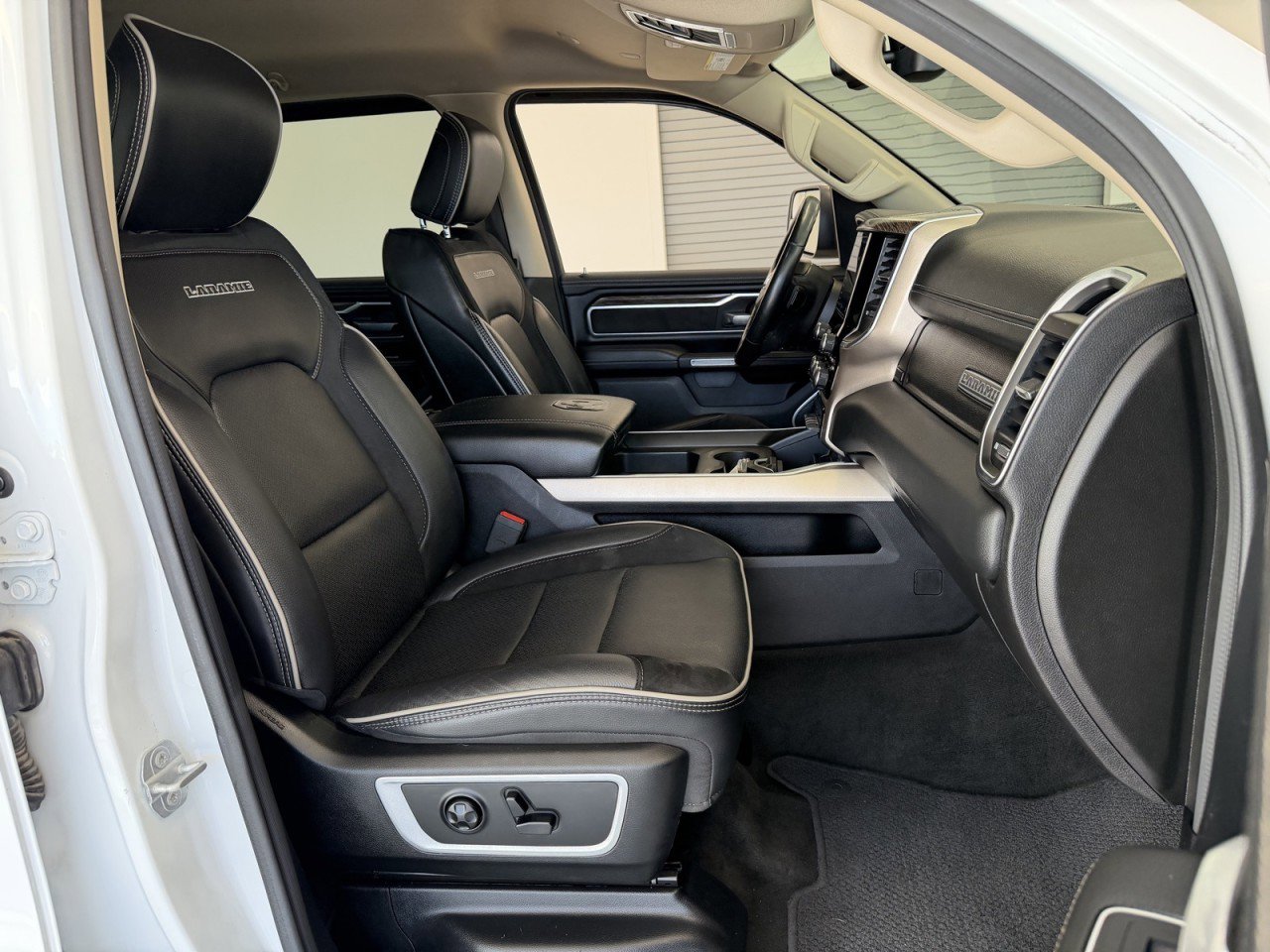 Used 2020 RAM 1500 Laramie image 46