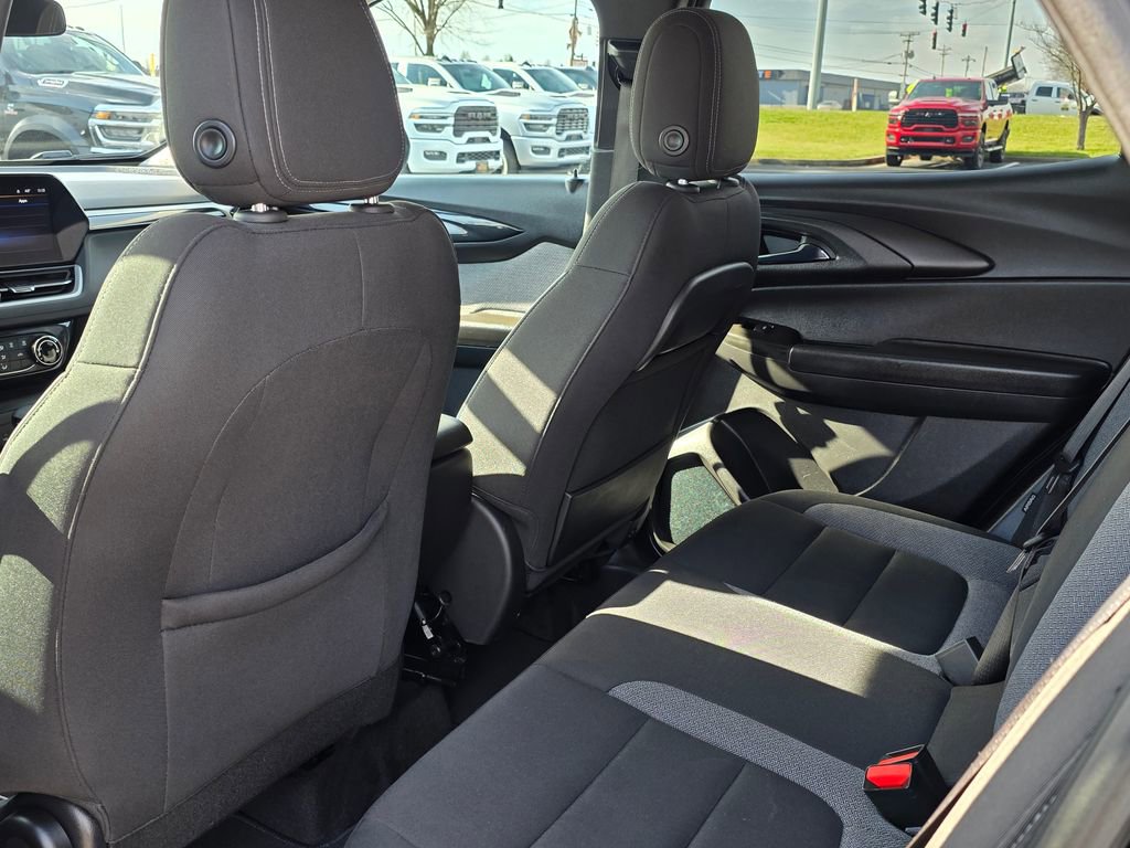 Used 2025 Chevrolet TrailBlazer LT image 30