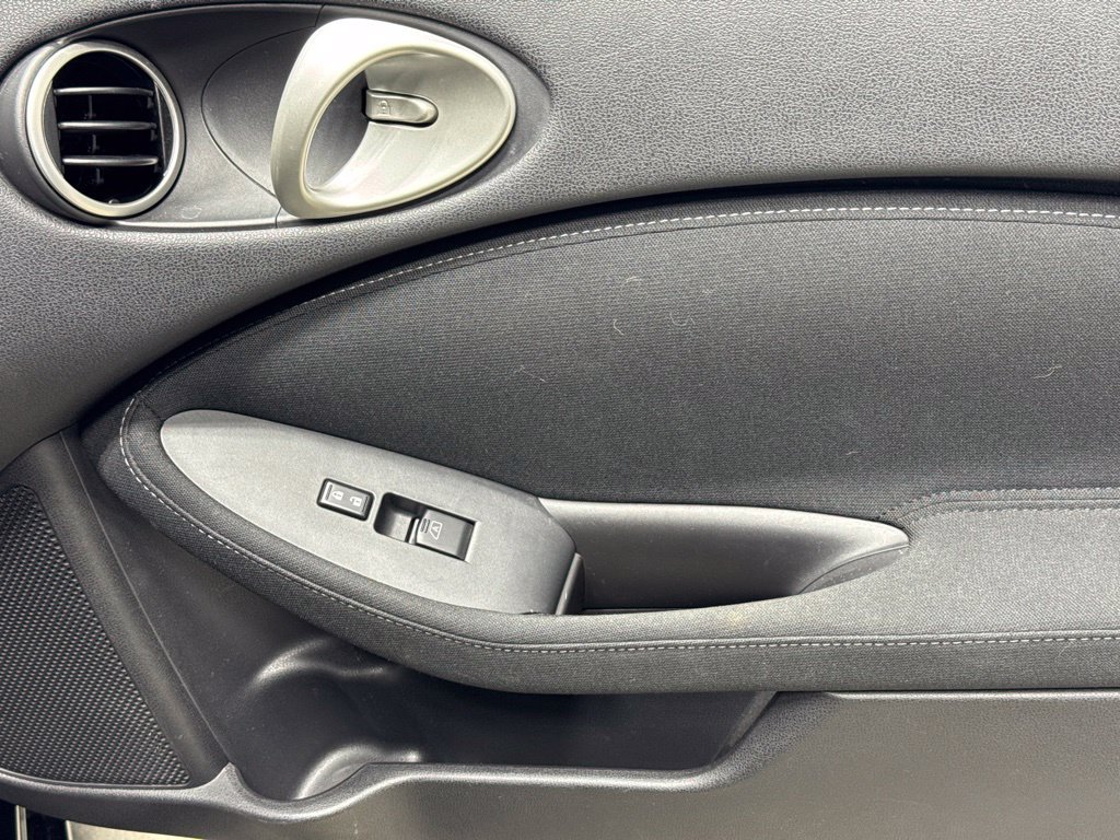 Used 2018 Nissan 370Z Coupe RWD image 18