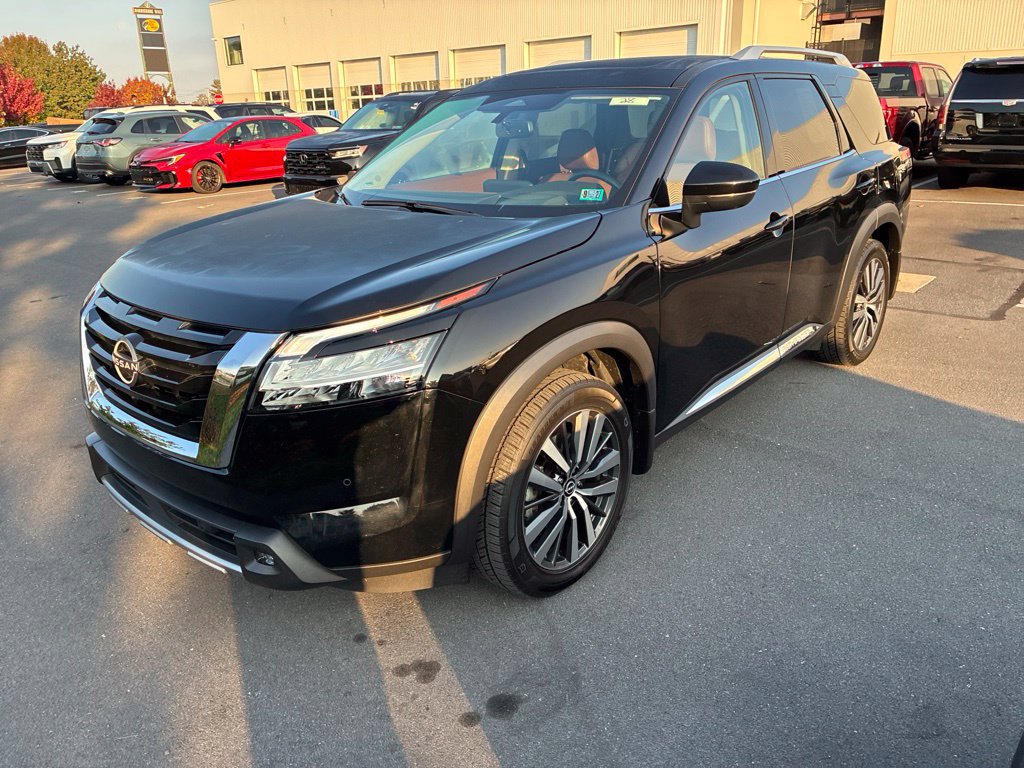 Used 2022 Nissan Pathfinder Platinum AWD/4WD image 17