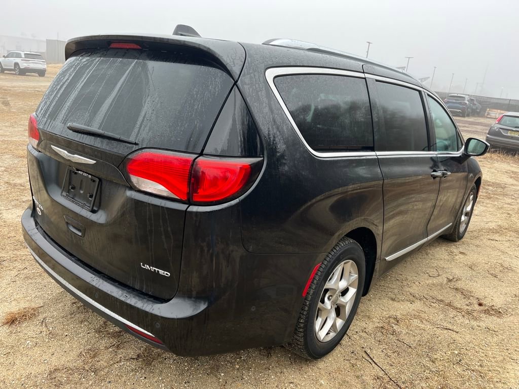 Used 2017 Chrysler Pacifica Limited w/ UConnect Theater Package image 9