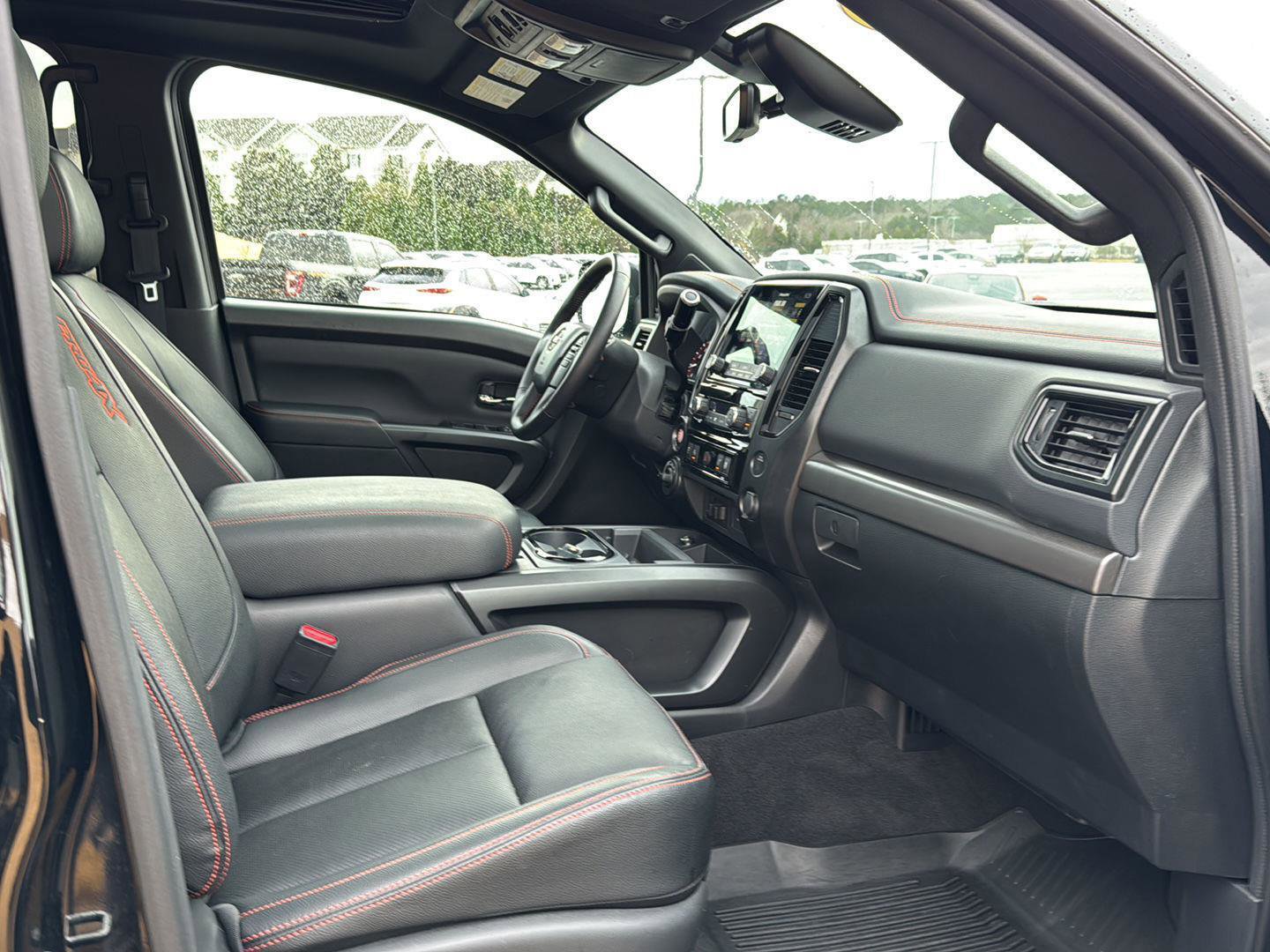 Used 2024 Nissan Titan PRO-4X w/ Pro-4x Convenience Package image 10