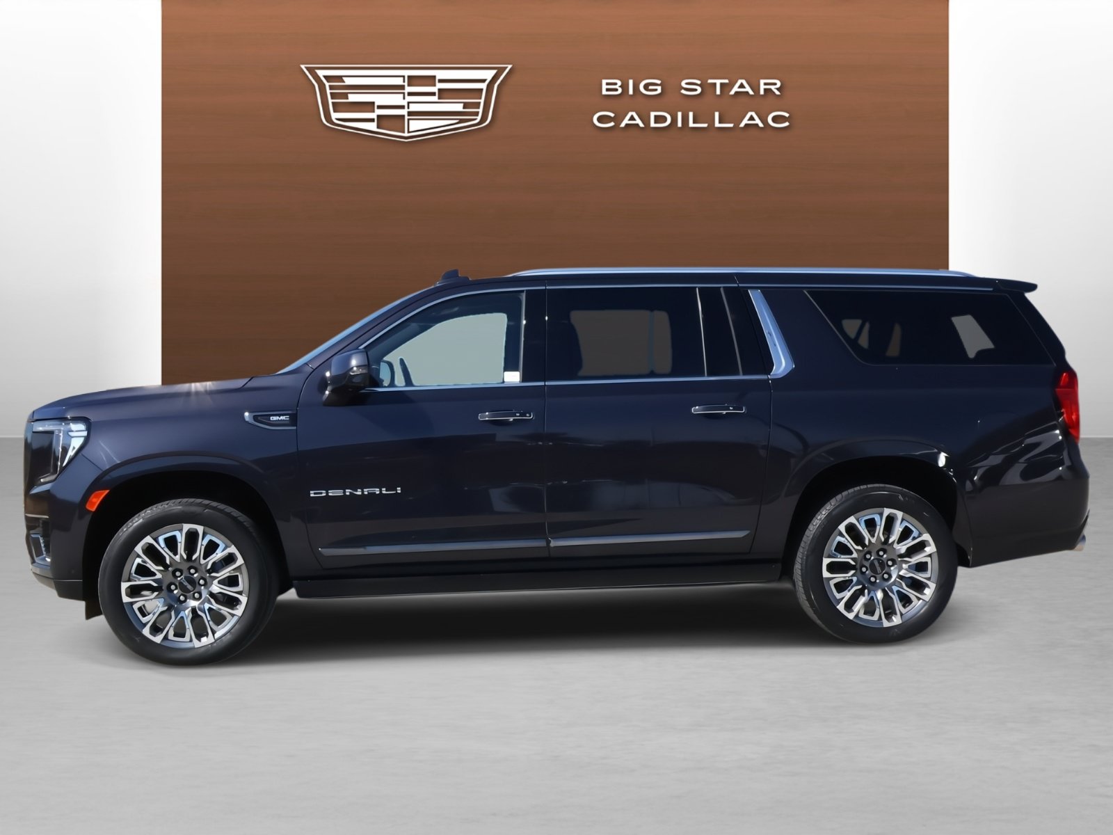 Used 2024 GMC Yukon XL Denali Ultimate AWD/4WD image 2