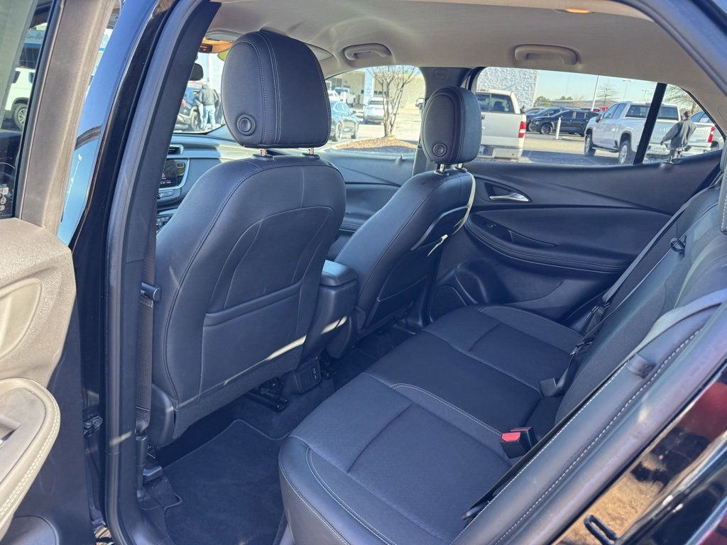 Used 2023 Buick Encore GX Select w/ Sport Touring Package image 25