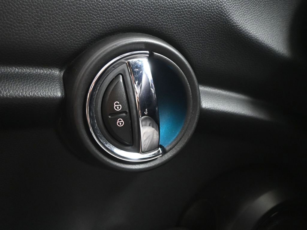 Used 2017 MINI Cooper Convertible image 27