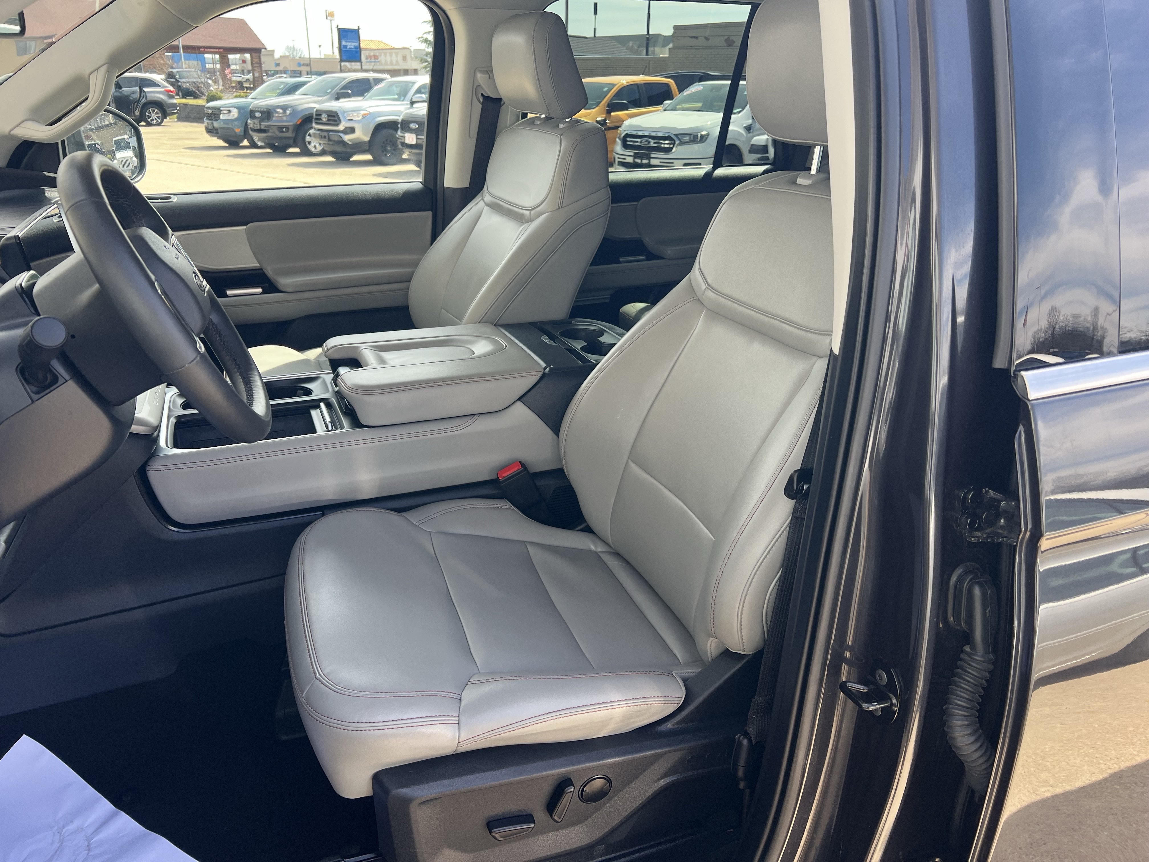 Used 2025 Ford Expedition Active AWD/4WD image 13