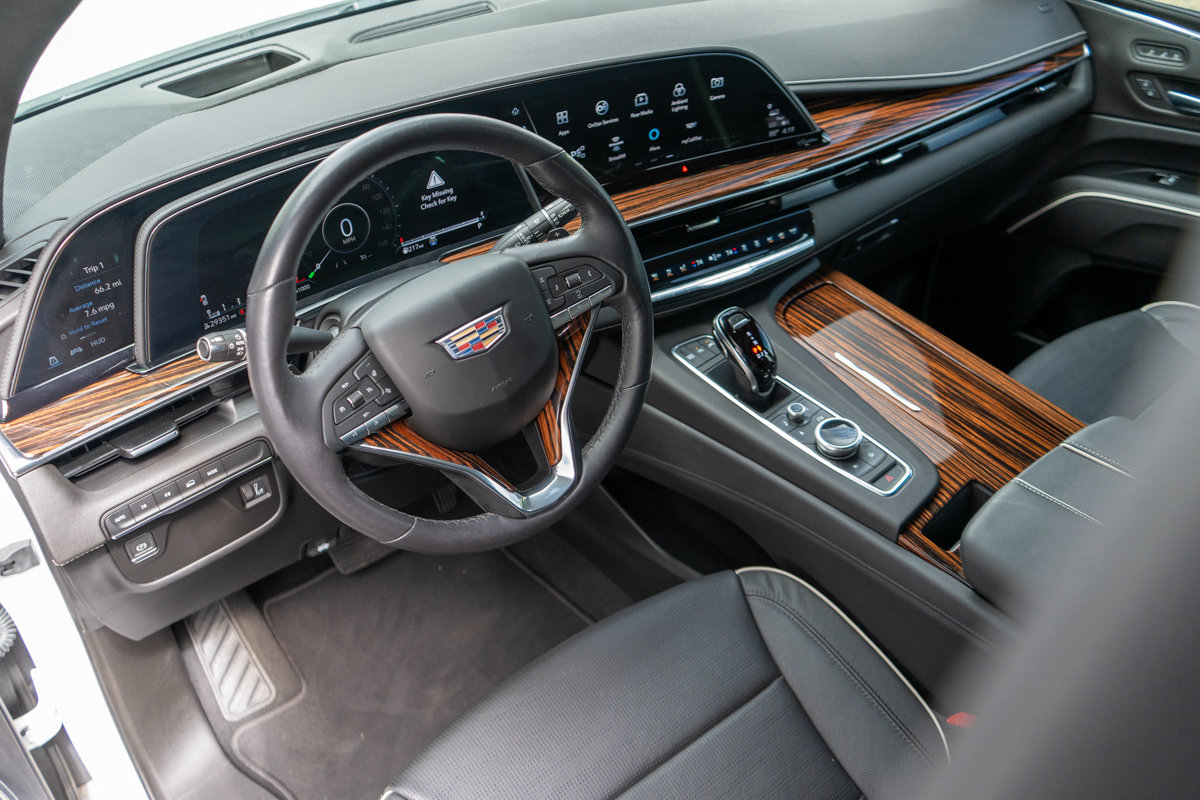Used 2021 Cadillac Escalade Premium Luxury w/ LPO, Radiant Package AWD/4WD image 16