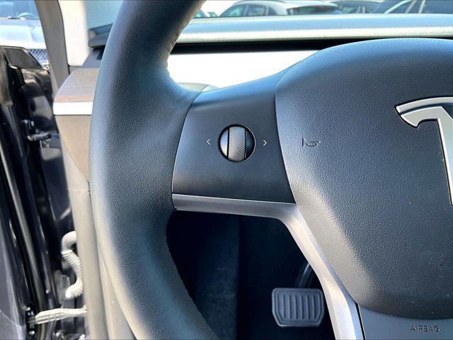 Used 2022 Tesla Model Y Long Range AWD/4WD image 20