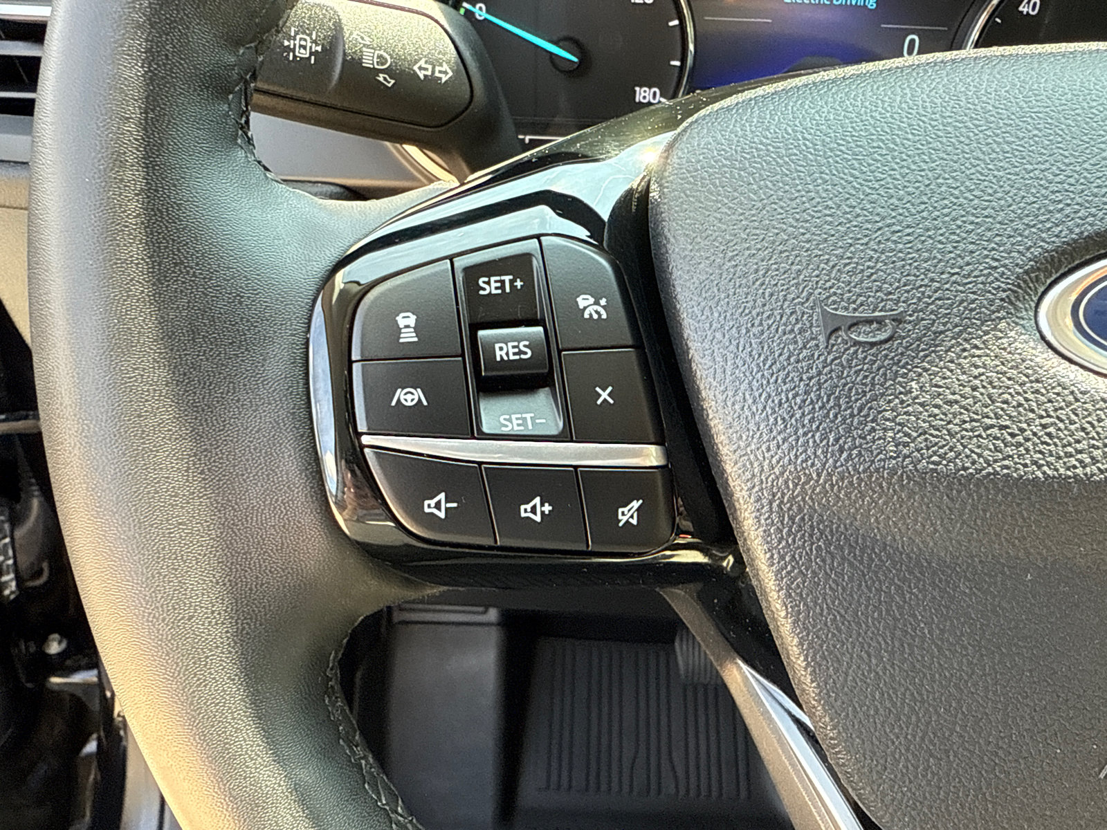 Certified 2022 Ford Escape SE w/ Cold Weather Package FWD image 12