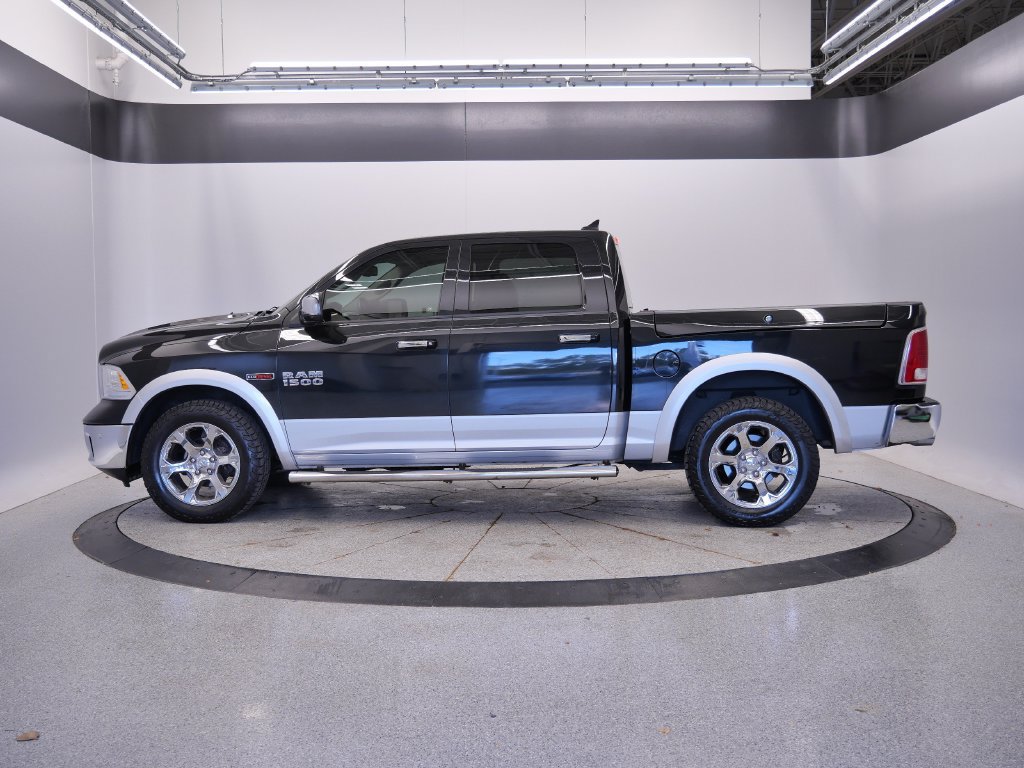 Used 2018 RAM 1500 Laramie w/ Convenience Group AWD/4WD image 2