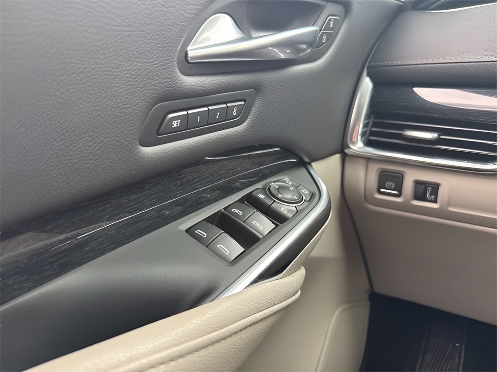 Certified 2022 Cadillac XT4 Premium Luxury w/ Enhanced Visibility Package image 27