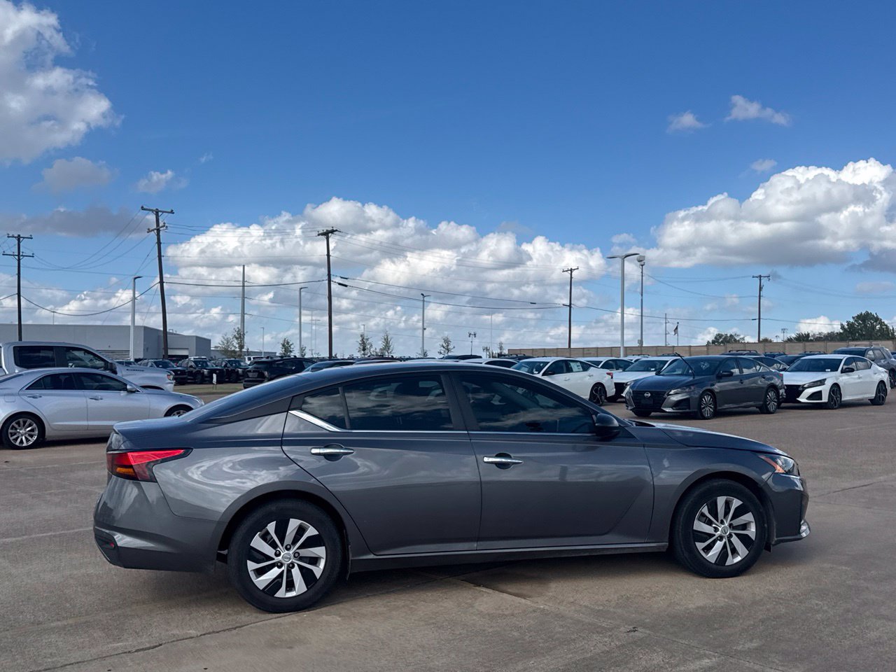 Used 2025 Nissan Altima 2.5 S FWD image 28