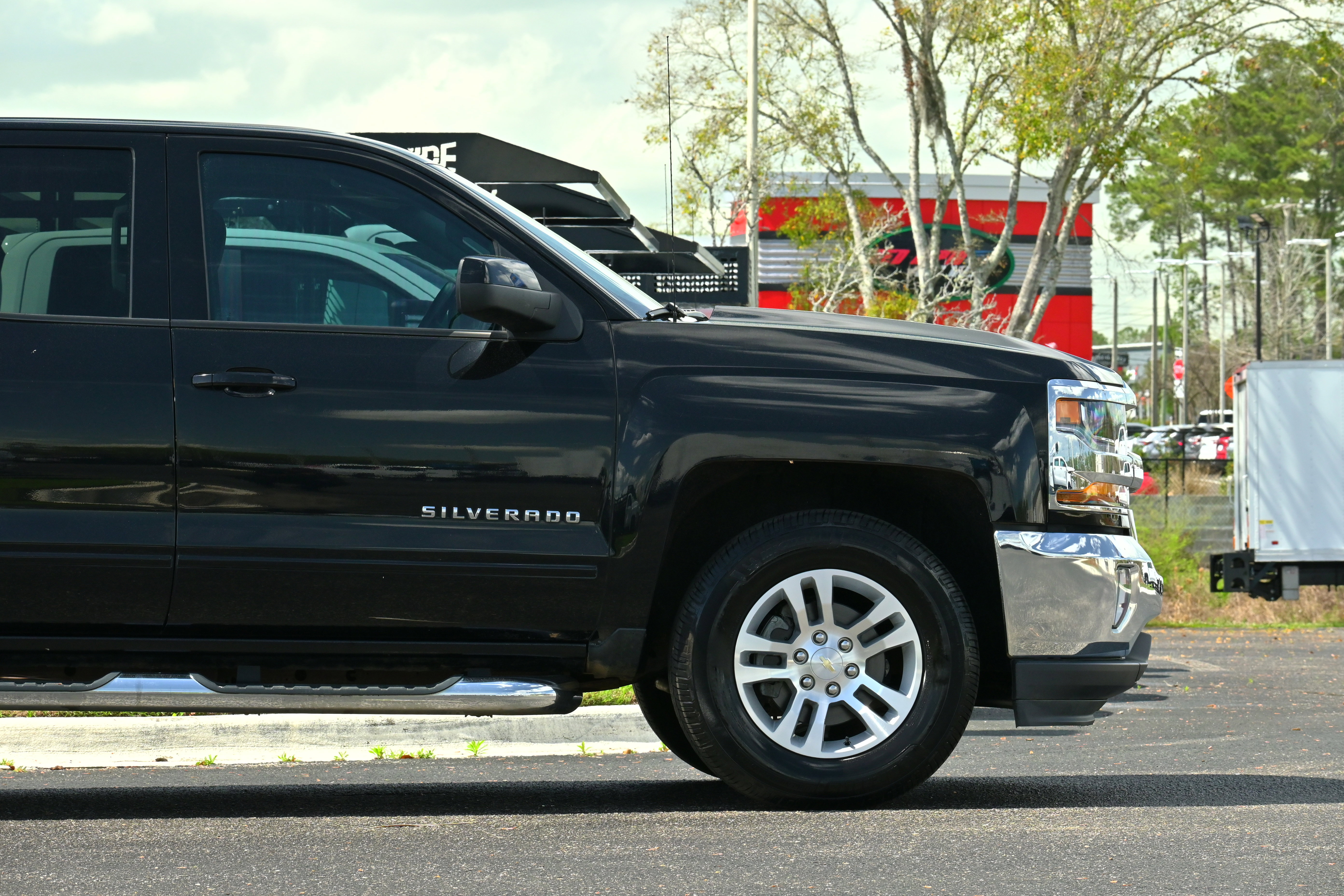 Used 2018 Chevrolet Silverado 1500 LT w/ All Star Edition image 5
