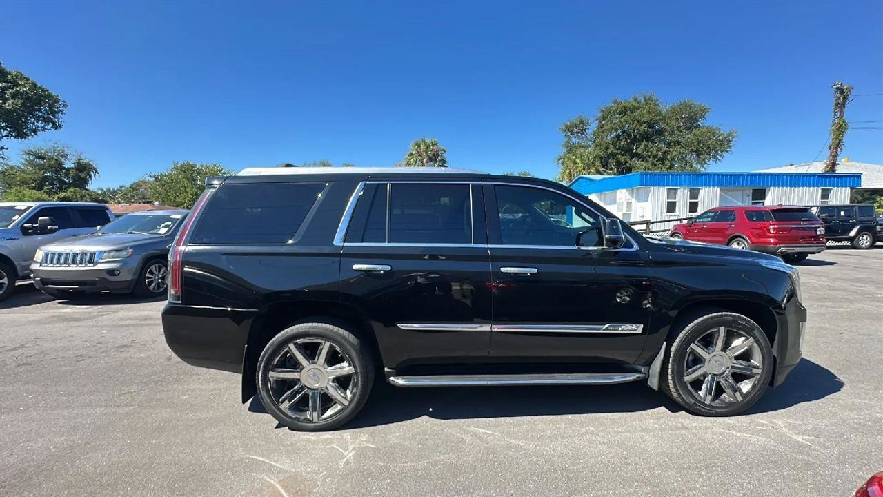 Used 2015 Cadillac Escalade Luxury AWD/4WD image 9