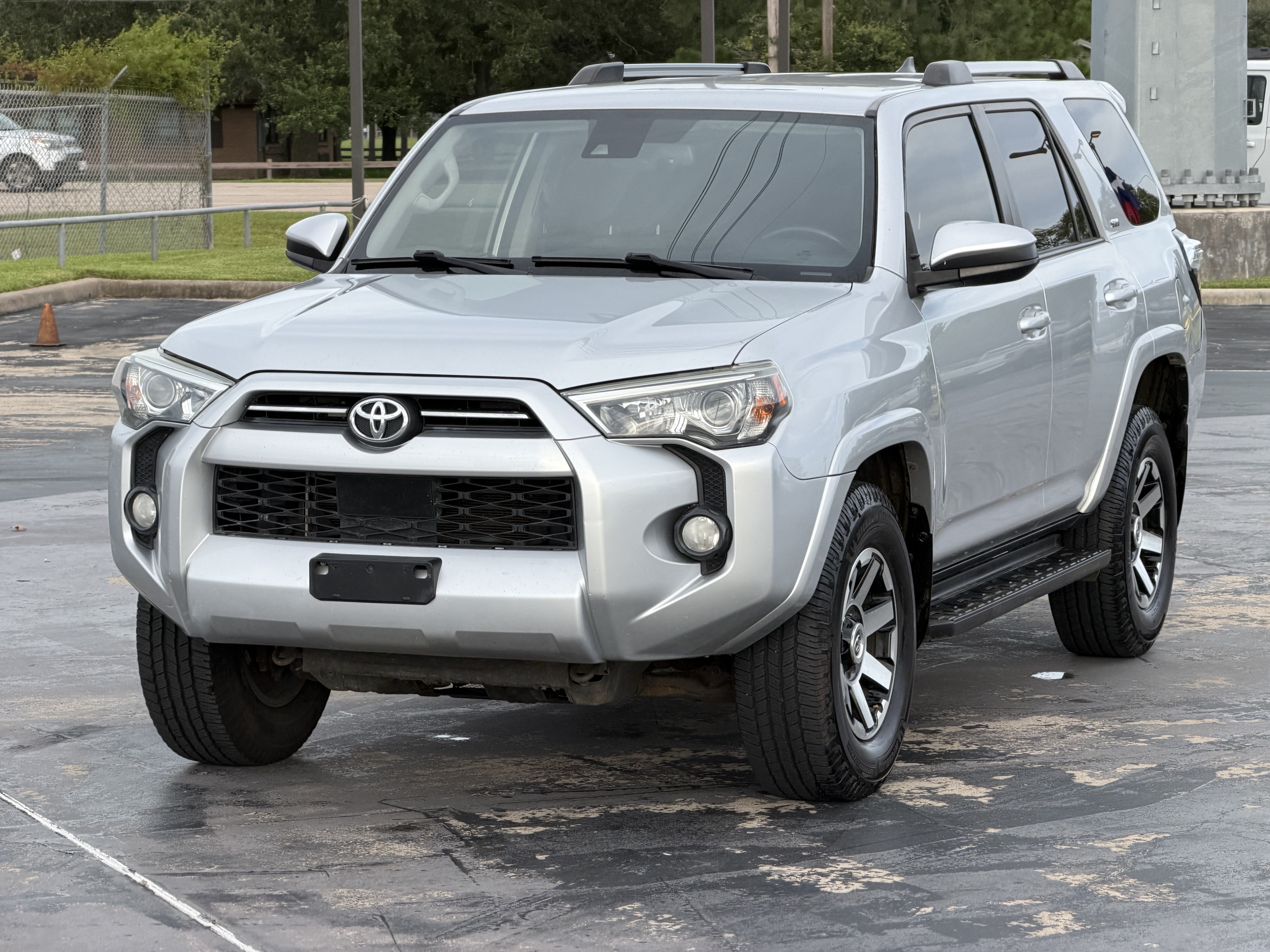 Used 2020 Toyota 4Runner SR5 AWD/4WD image 5
