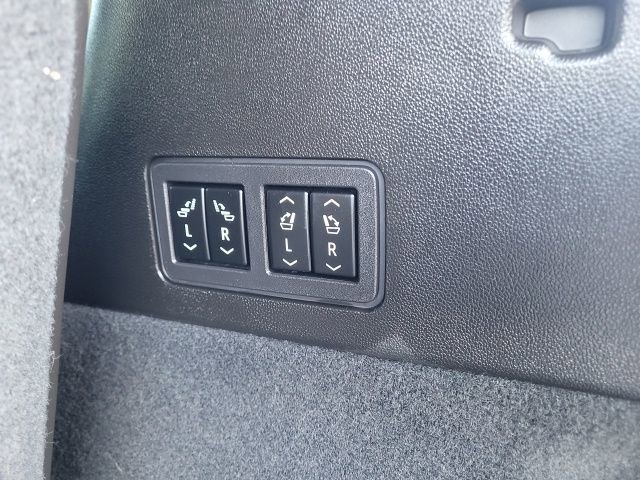 Used 2023 Cadillac XT6 Sport image 16