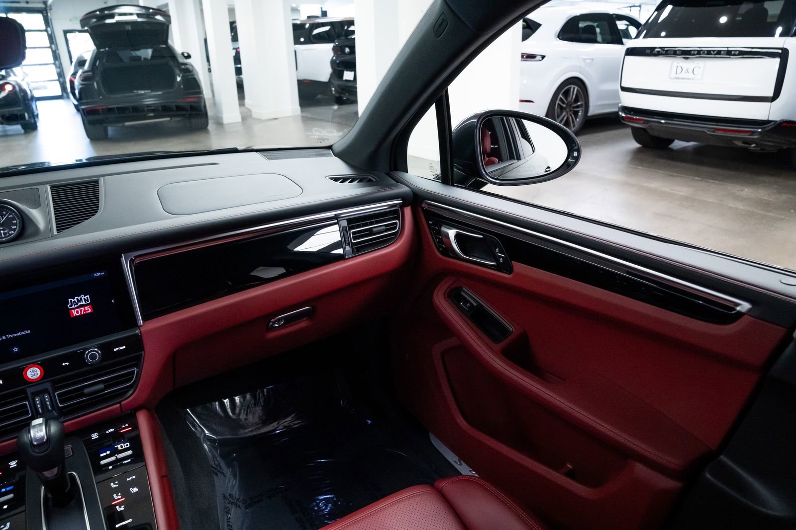 Used 2024 Porsche Macan S AWD/4WD image 11
