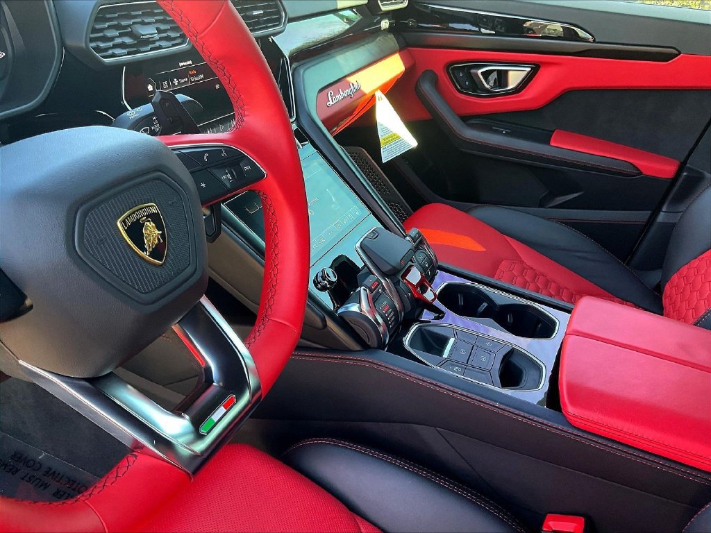 Used 2022 Lamborghini Urus AWD/4WD image 17