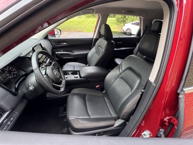 Used 2024 Nissan Pathfinder SL AWD/4WD image 35