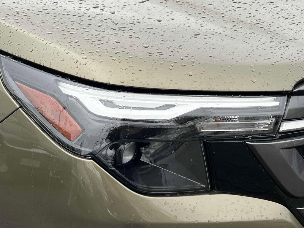 Used 2025 Subaru Forester Premium image 7