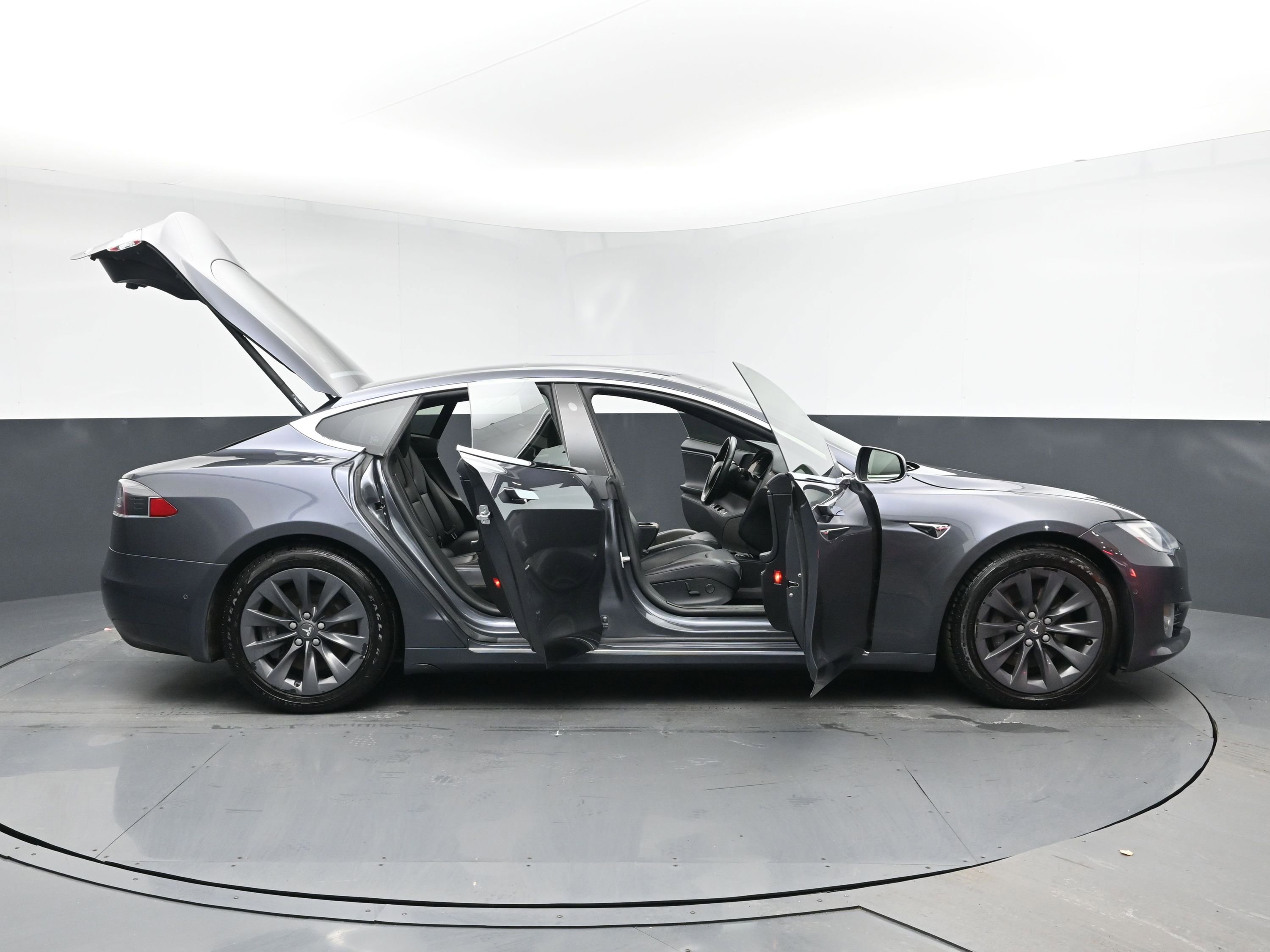 Used 2018 Tesla Model S AWD image 27