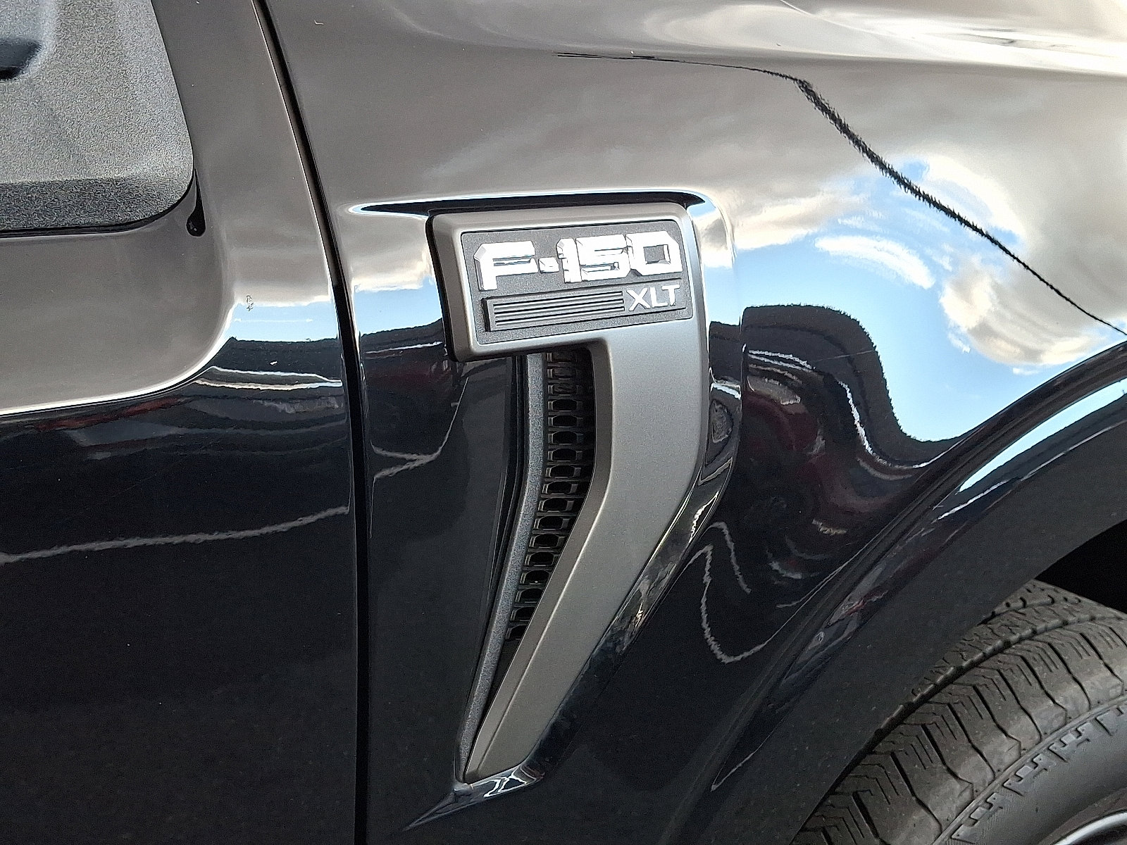 Used 2023 Ford F150 XLT w/ Equipment Group 302A High image 32