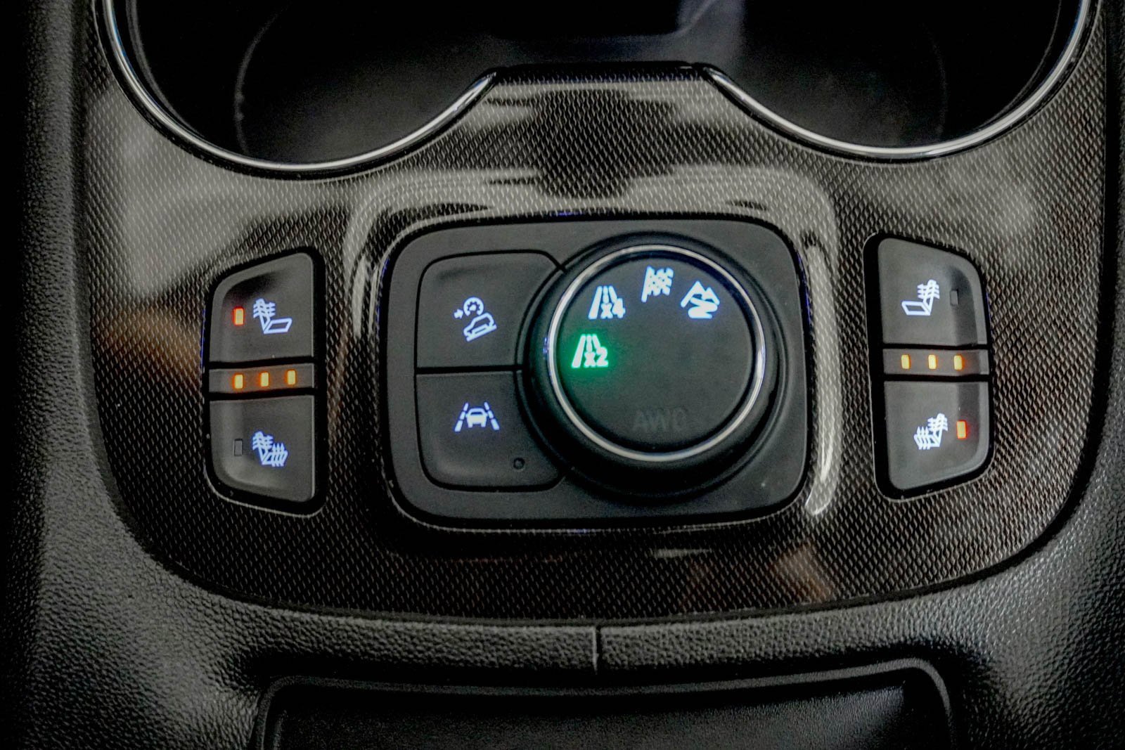 Used 2023 GMC Acadia AT4 image 28