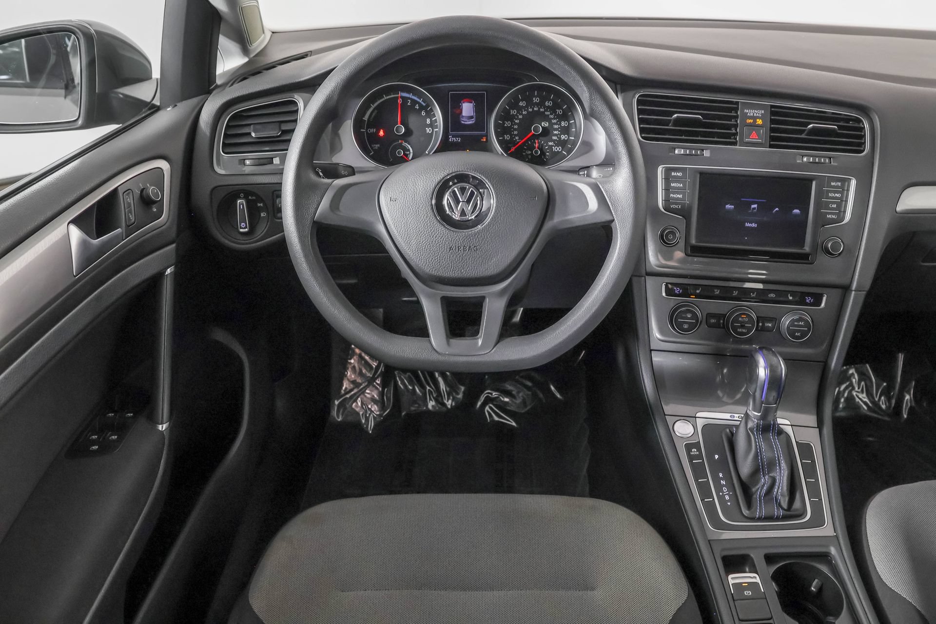 Used 2016 Volkswagen e-Golf SE w/ DC Fast Charging Package FWD image 35
