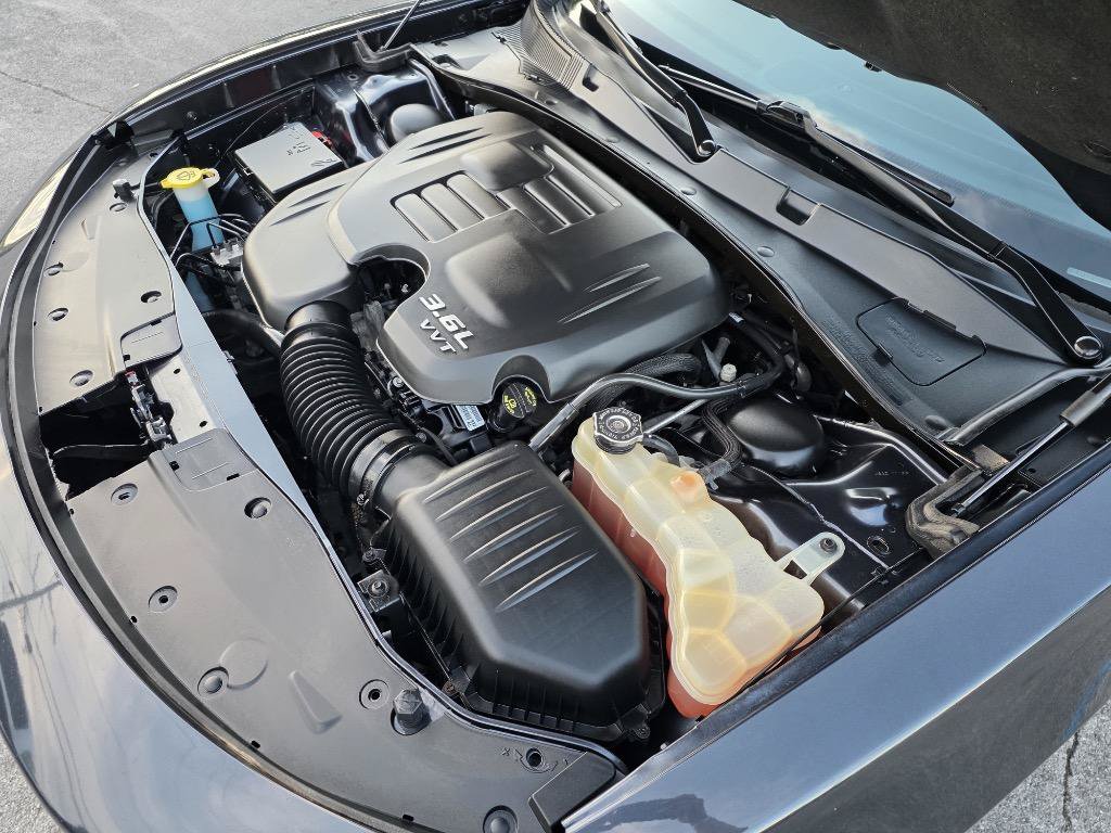 Used 2018 Dodge Charger SXT RWD image 40