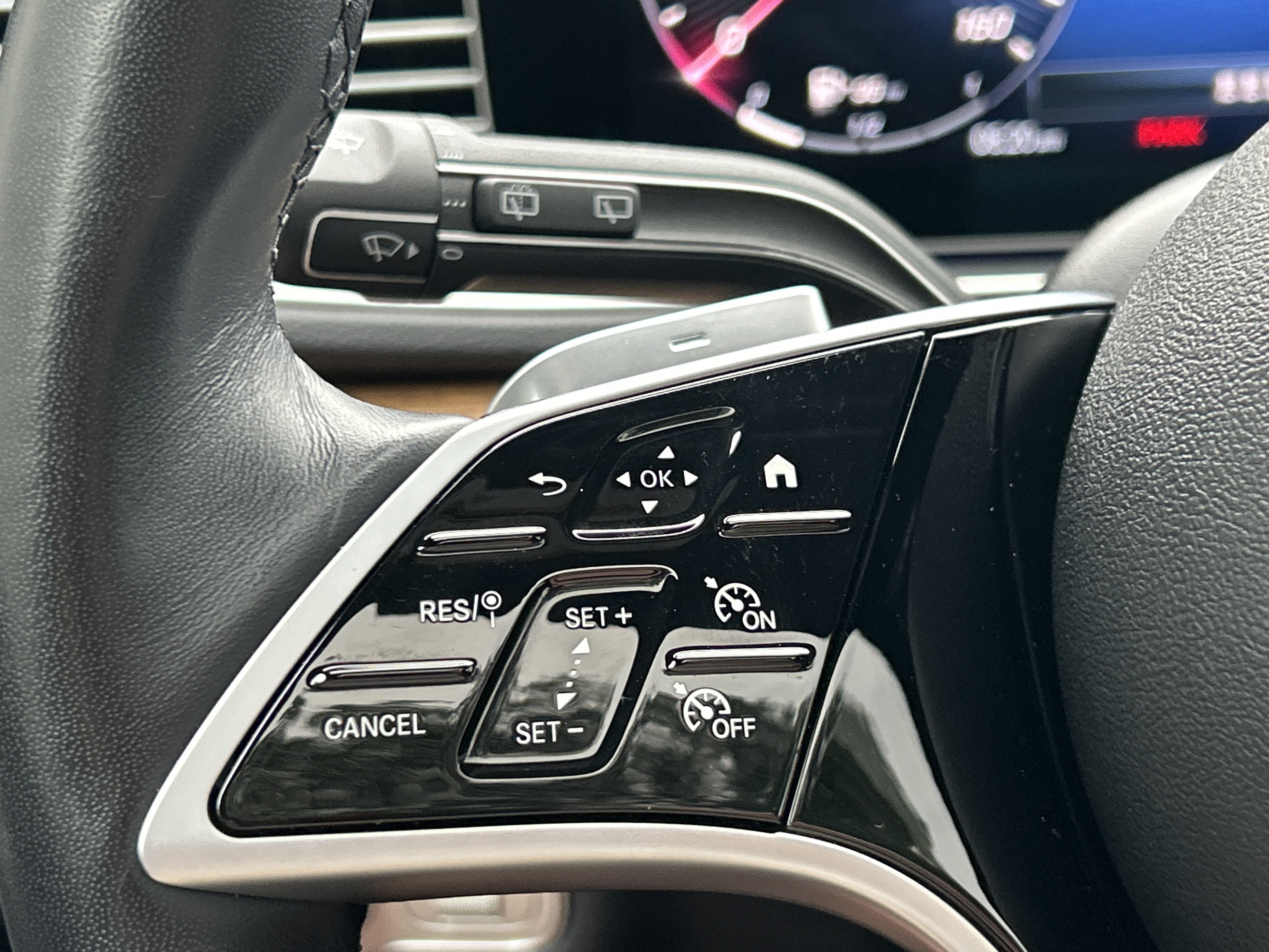 Certified 2025 Mercedes-Benz GLE 450 4MATIC image 26