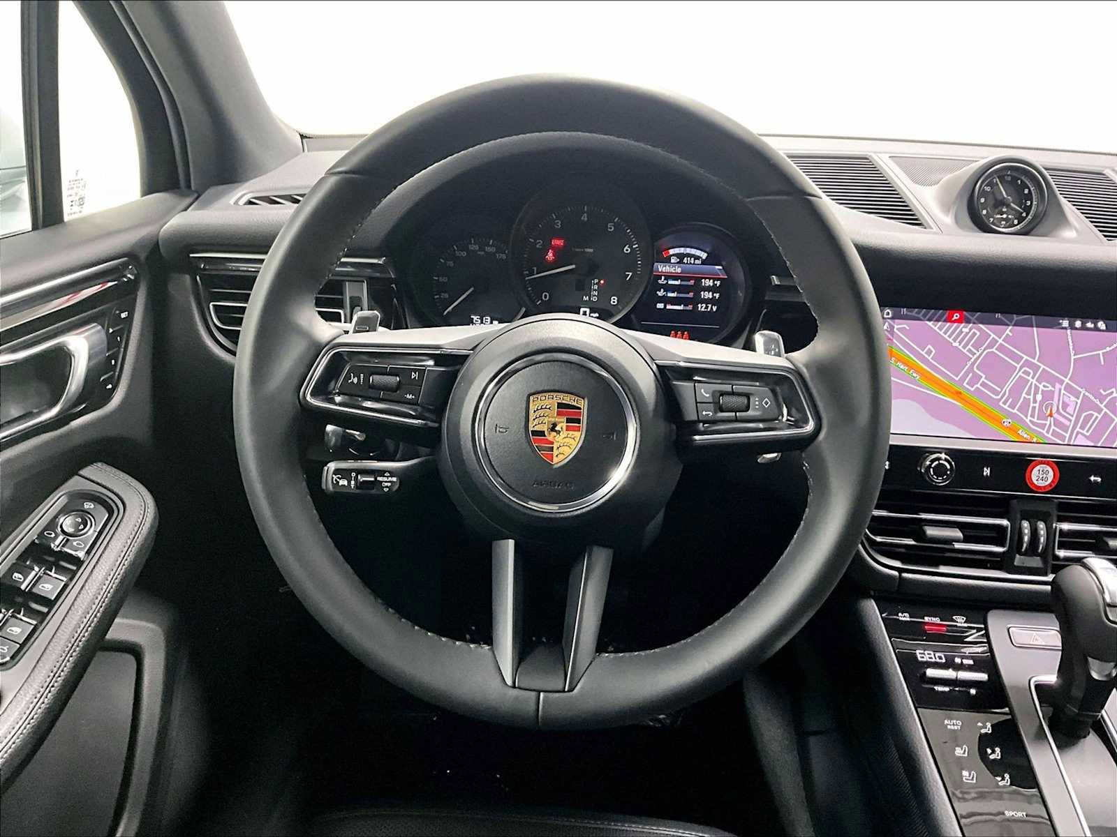 Used 2025 Porsche Macan image 17