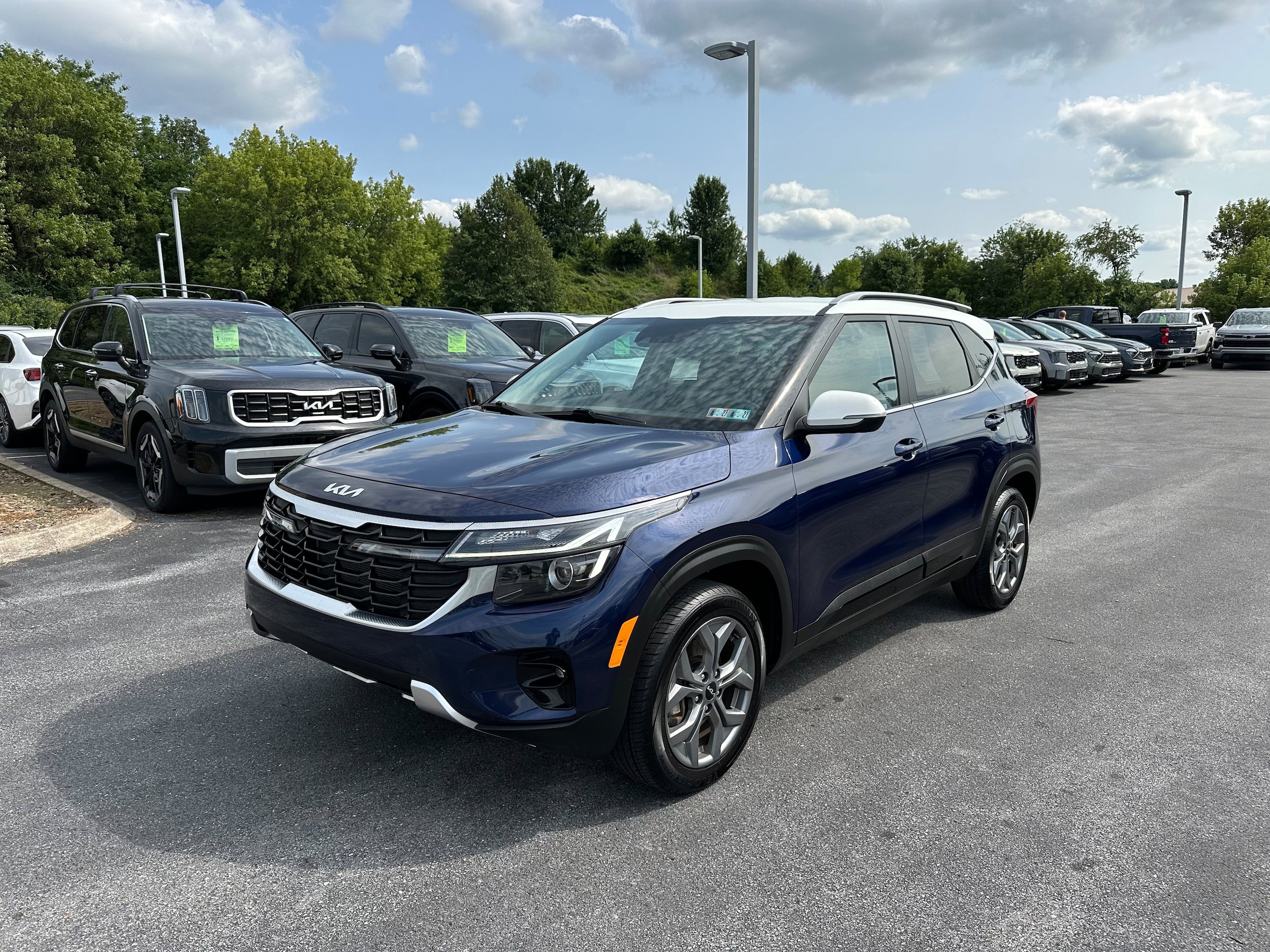 Used 2024 Kia Seltos S AWD/4WD image 1