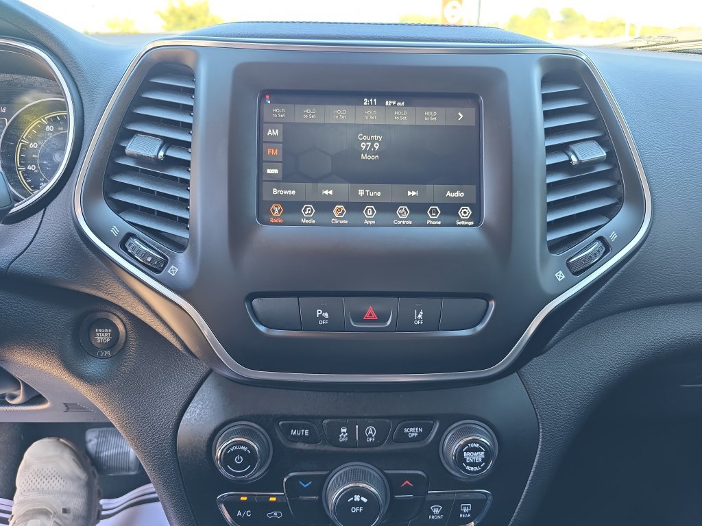 Used 2021 Jeep Cherokee Latitude Plus FWD image 25