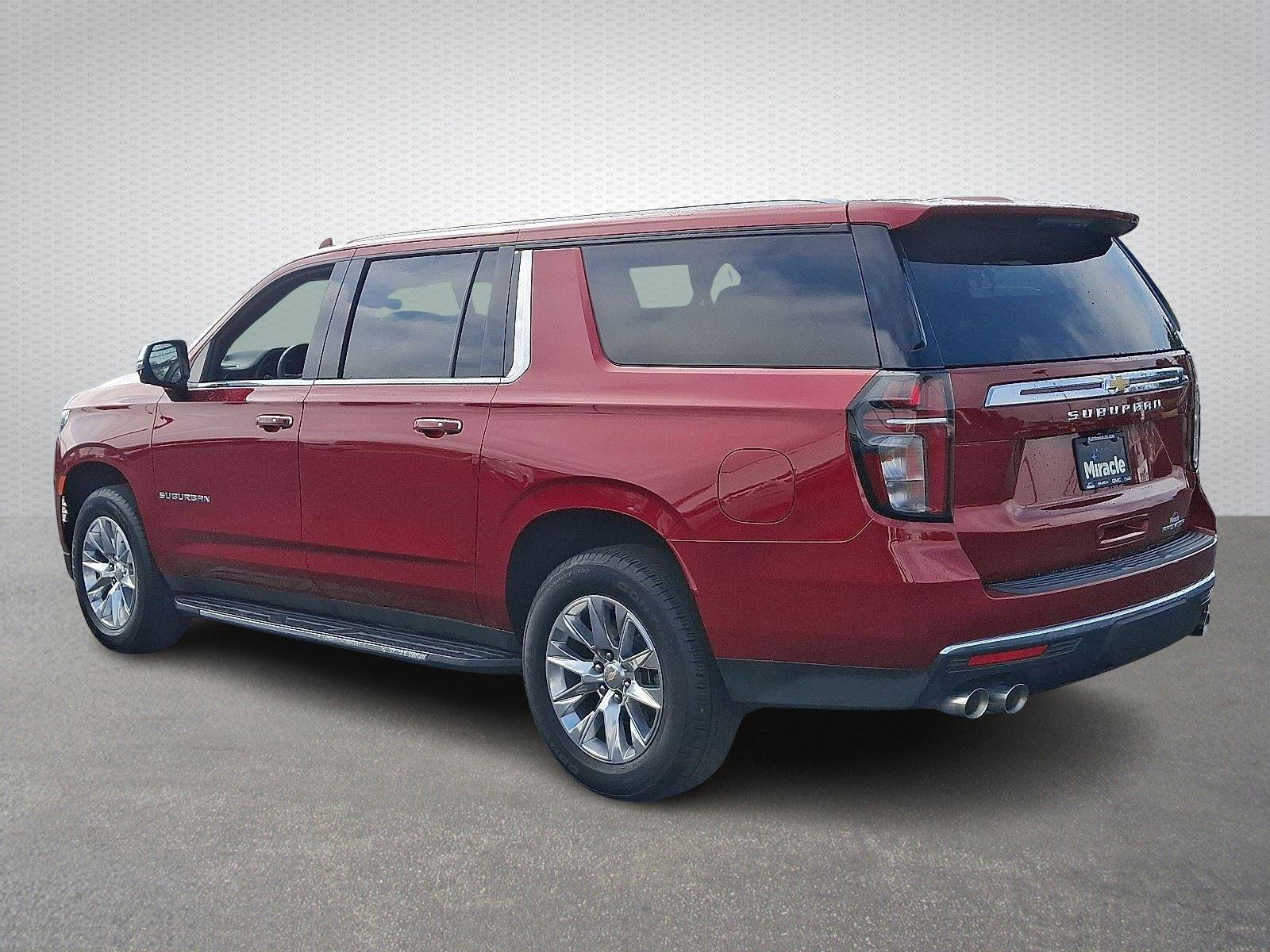 Used 2024 Chevrolet Suburban Premier w/ Premium Package image 4