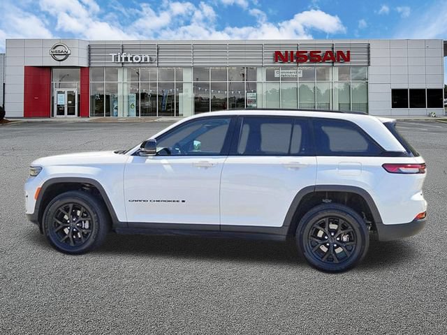 Used 2025 Jeep Grand Cherokee Altitude AWD/4WD image 7
