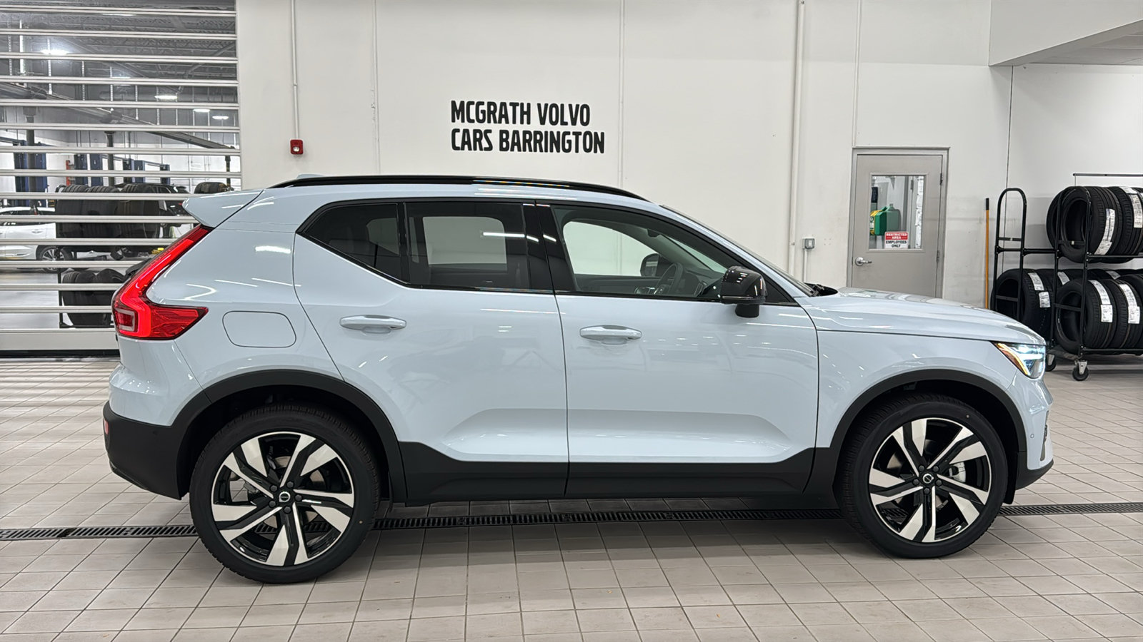 New 2026 Volvo XC40 B5 Ultra w/ Climate Package AWD/4WD image 4