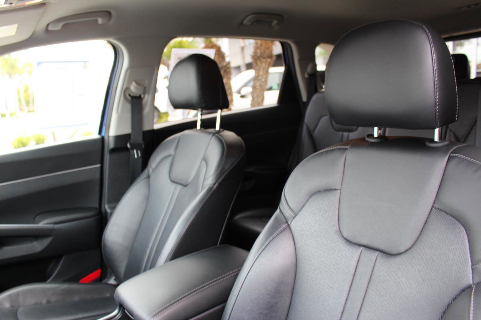 Used 2022 Kia Sorento S image 16