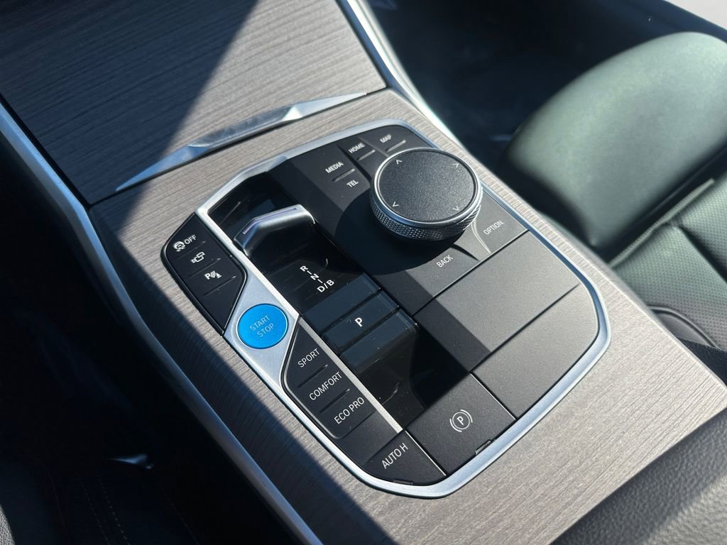 Used 2025 BMW i4 xDrive40i w/ Parking Assistance Package image 18