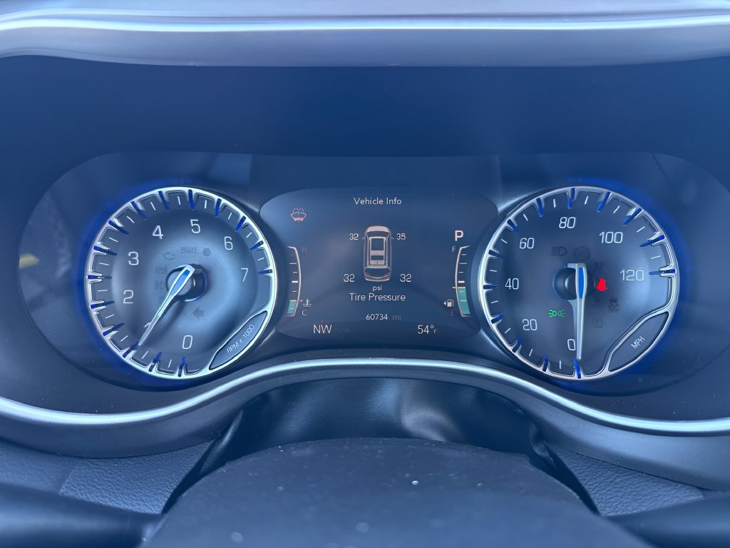 Used 2023 Chrysler Pacifica Touring-L FWD image 14
