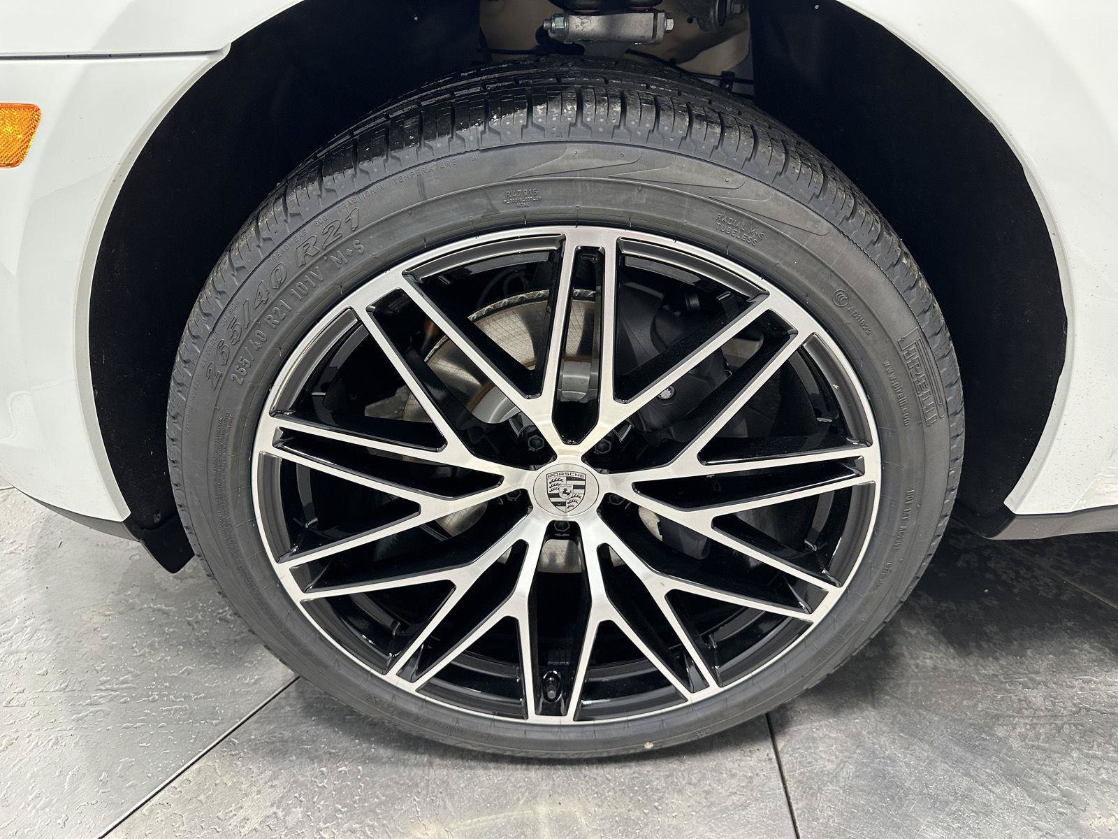 New 2026 Porsche Macan AWD/4WD image 11