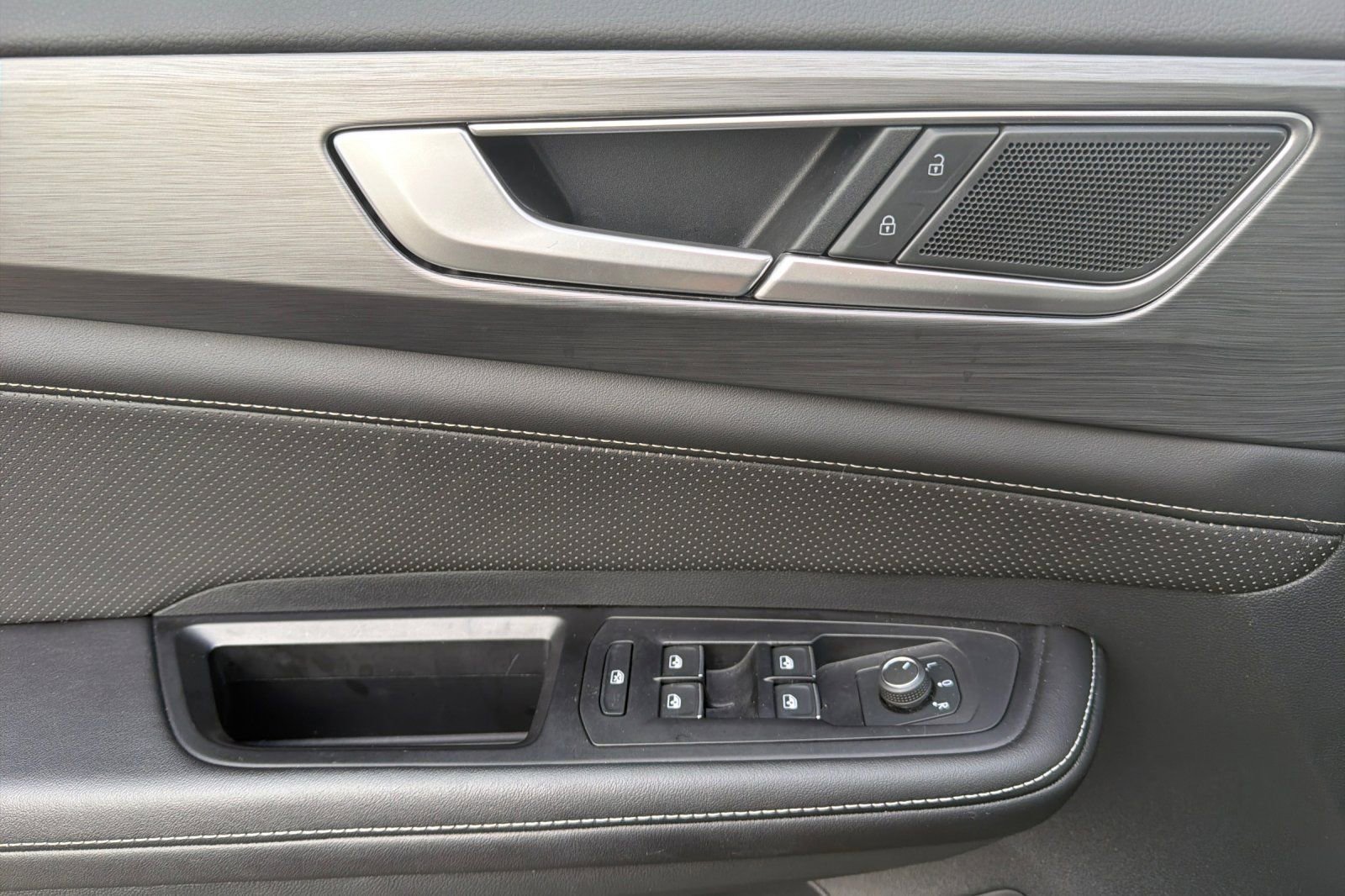 Used 2024 Volkswagen Atlas Cross Sport SE w/ Panoramic Sunroof Package image 11