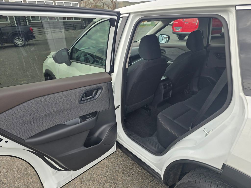 Used 2023 Nissan Rogue S AWD/4WD image 15