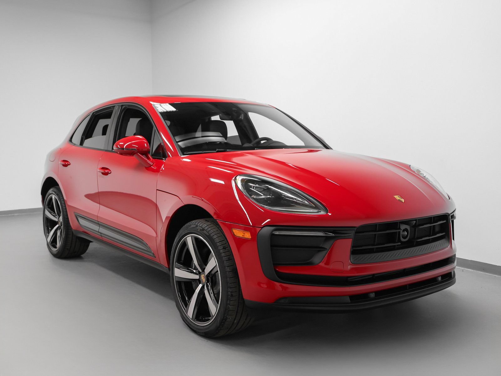 Certified 2026 Porsche Macan AWD/4WD image 10