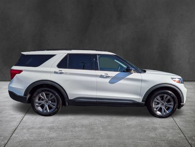 Used 2022 Ford Explorer XLT w/ Equipment Group 202A RWD image 3