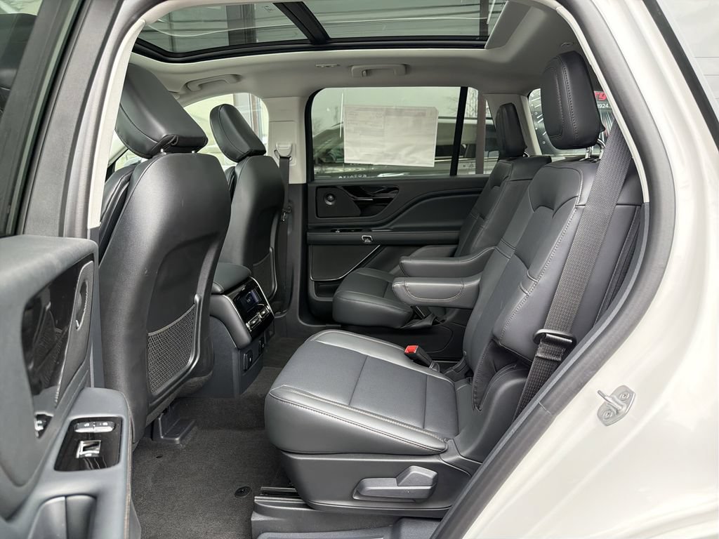 New 2025 Lincoln Aviator AWD w/ Jet Appearance Package image 6