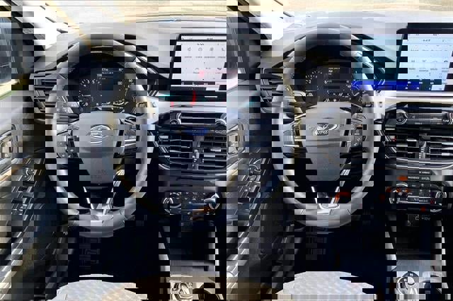 Used 2022 Ford Escape SE w/ Cold Weather Package image 4