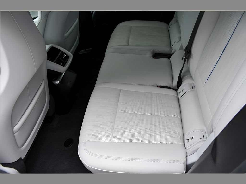 Used 2024 Cadillac Lyriq Sport AWD/4WD image 16