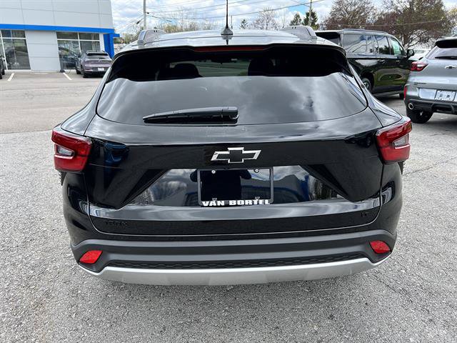 New 2026 Chevrolet Trax LT w/ Sunroof Package FWD image 4