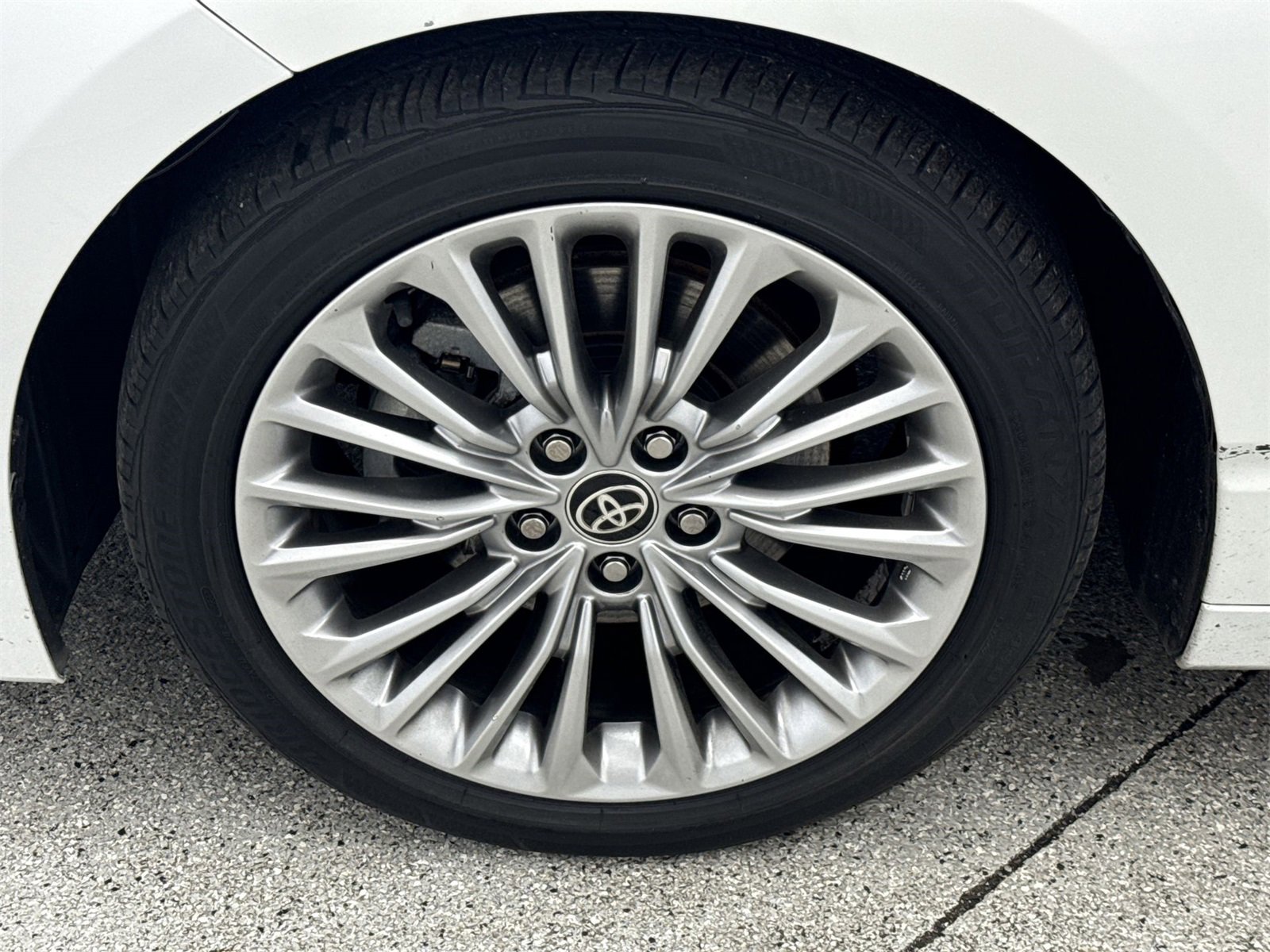 Used 2020 Toyota Avalon Limited image 47